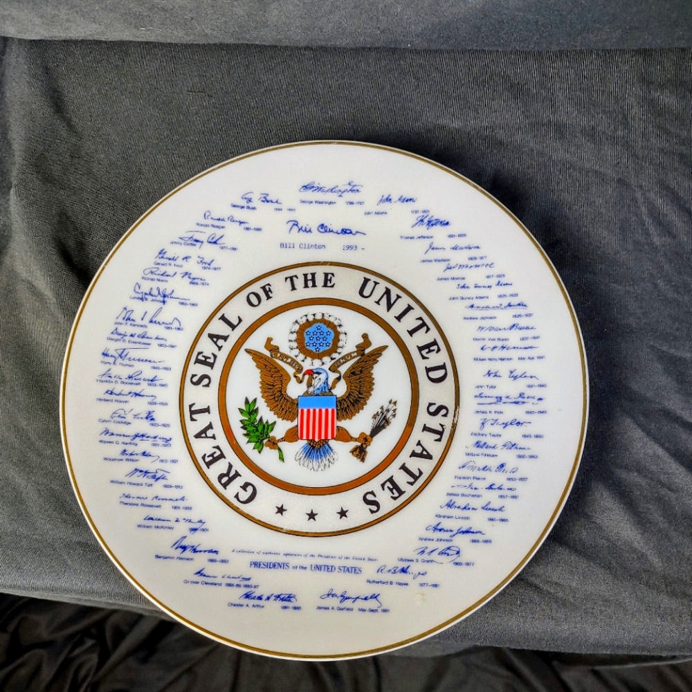 Great Seal of the United States Commemorative Plate showcasing1993 Bill Clinton